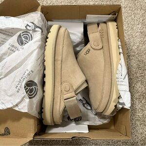 BRAND NEW UGG Goldenstar Clog- Women’s size 6 Driftwood